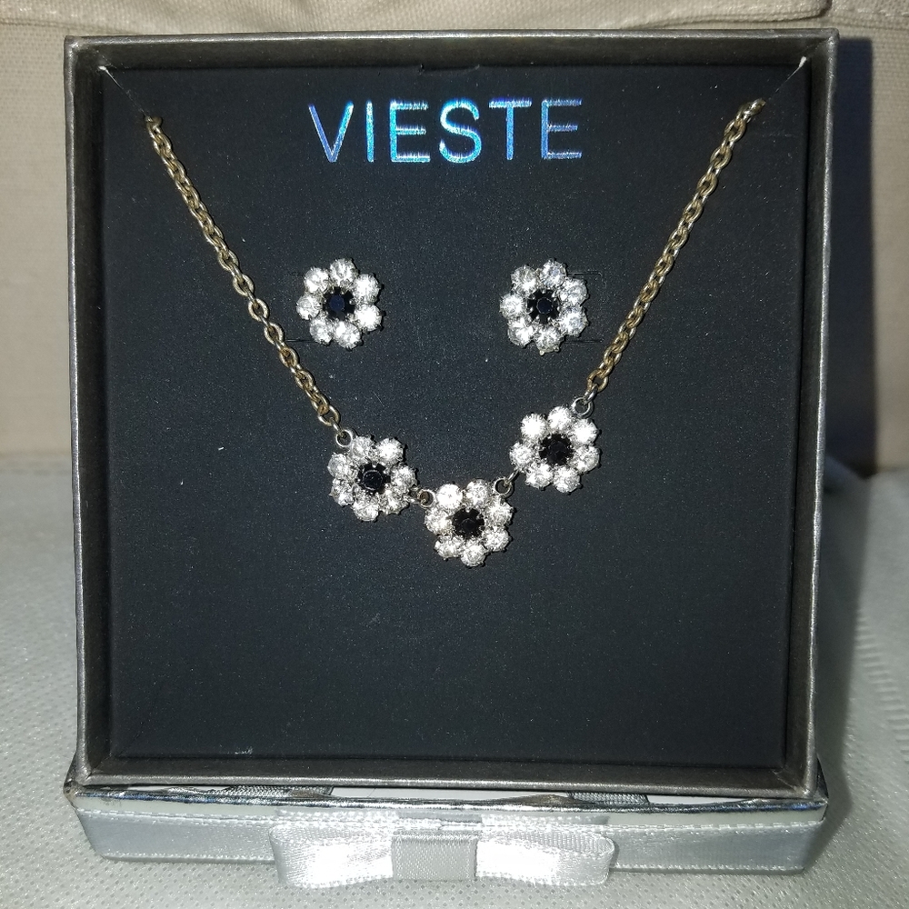 5/$25 Flower Earrings & Necklace Set